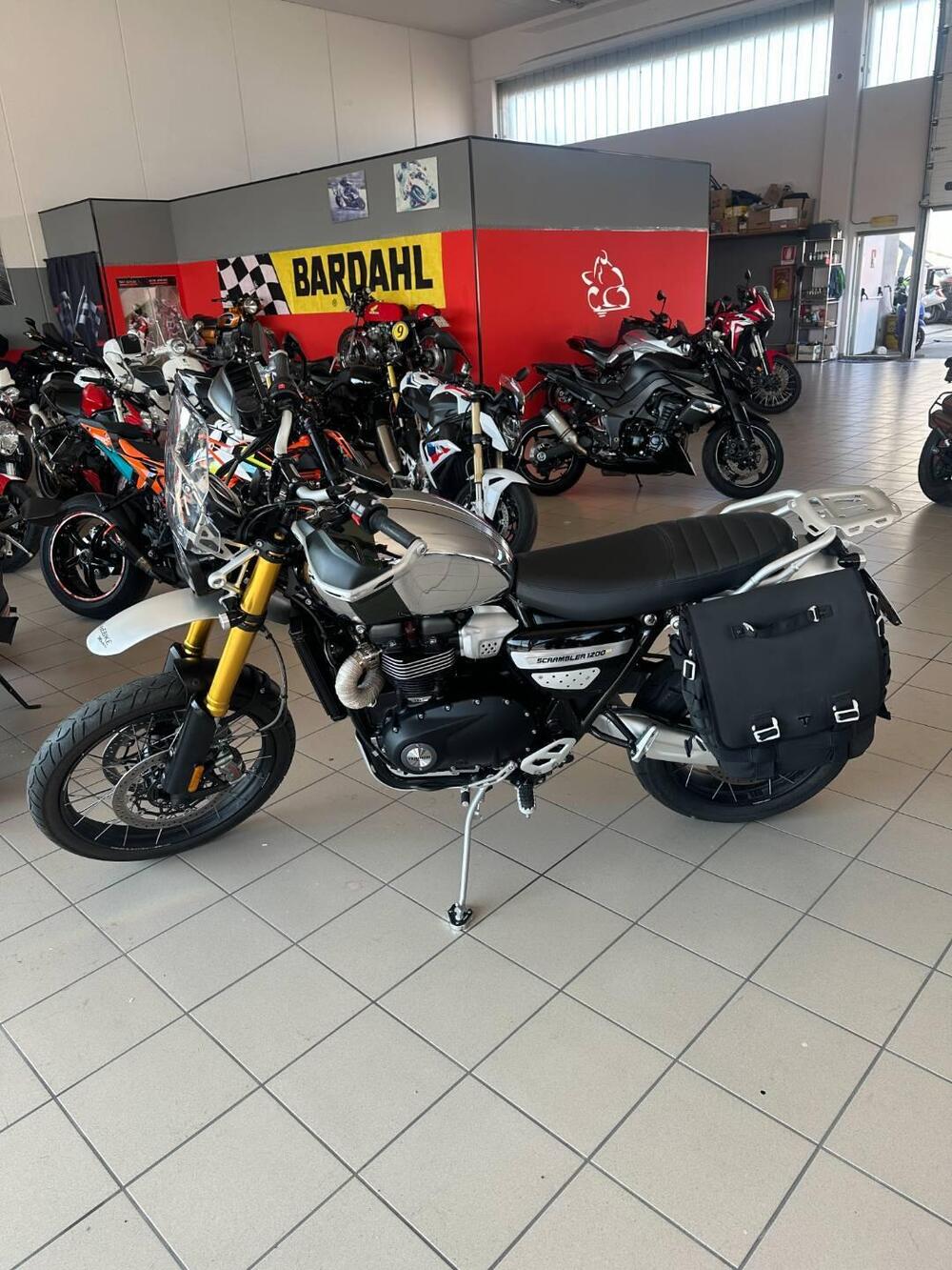 Triumph Scrambler 1200 XE Chrome Edition (2023) (2)