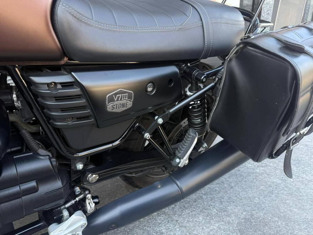 Moto Guzzi V7 III Stone Night Pack (2019 - 20) (2)