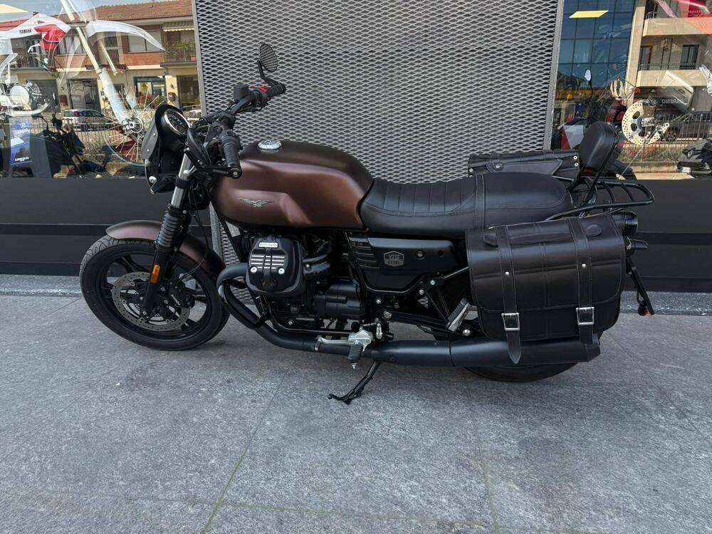 Moto Guzzi V7 III Stone Night Pack (2019 - 20) (4)