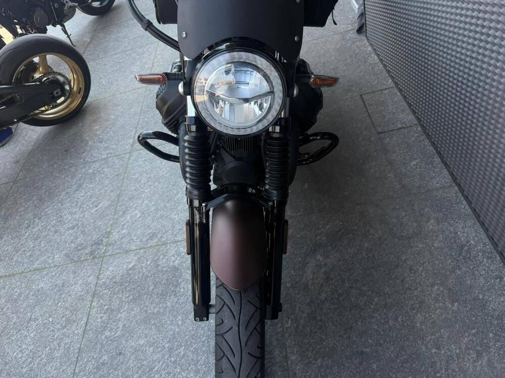 Moto Guzzi V7 III Stone Night Pack (2019 - 20) (6)
