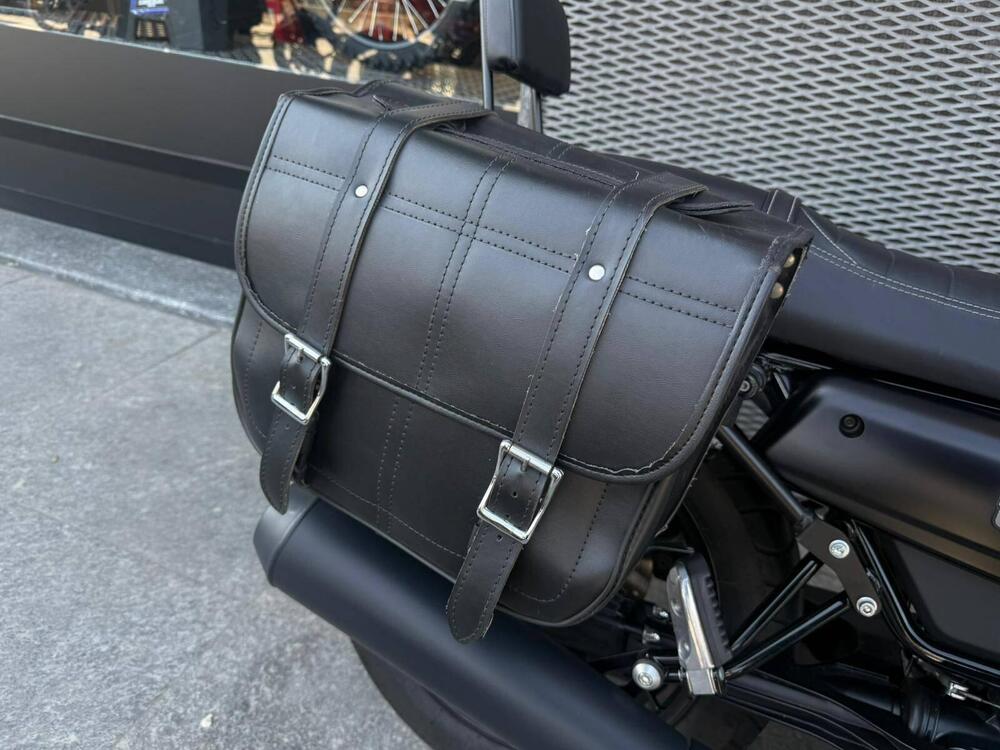 Moto Guzzi V7 III Stone Night Pack (2019 - 20) (7)