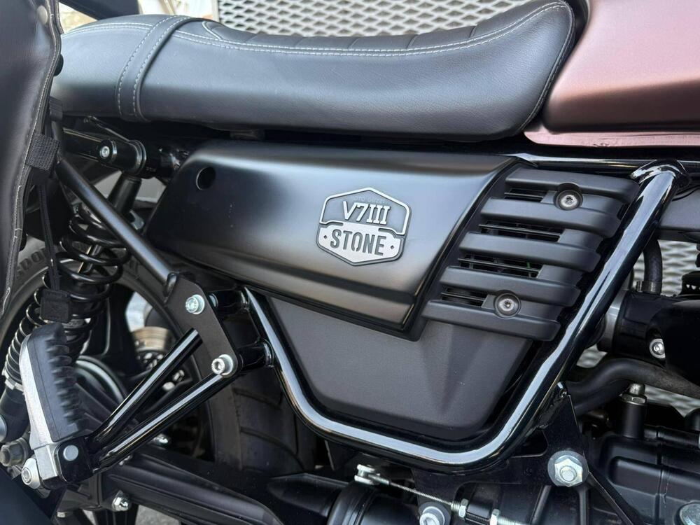 Moto Guzzi V7 III Stone Night Pack (2019 - 20) (8)
