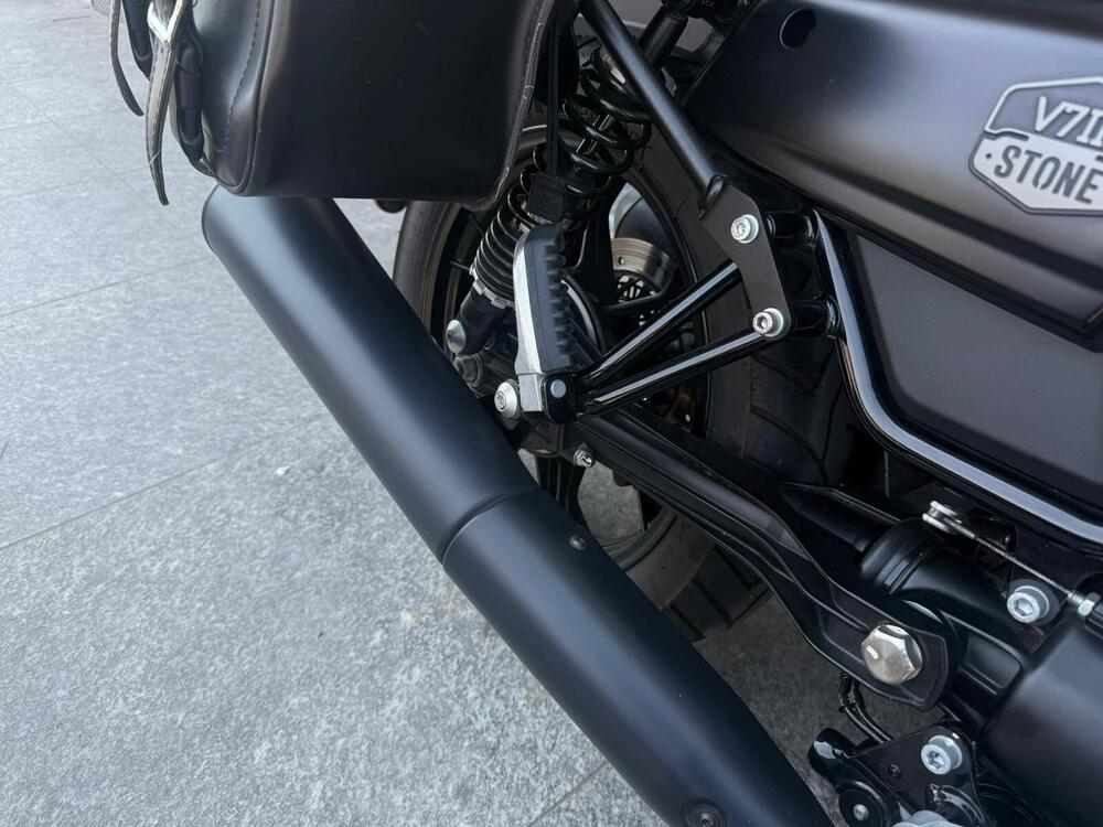 Moto Guzzi V7 III Stone Night Pack (2019 - 20) (9)