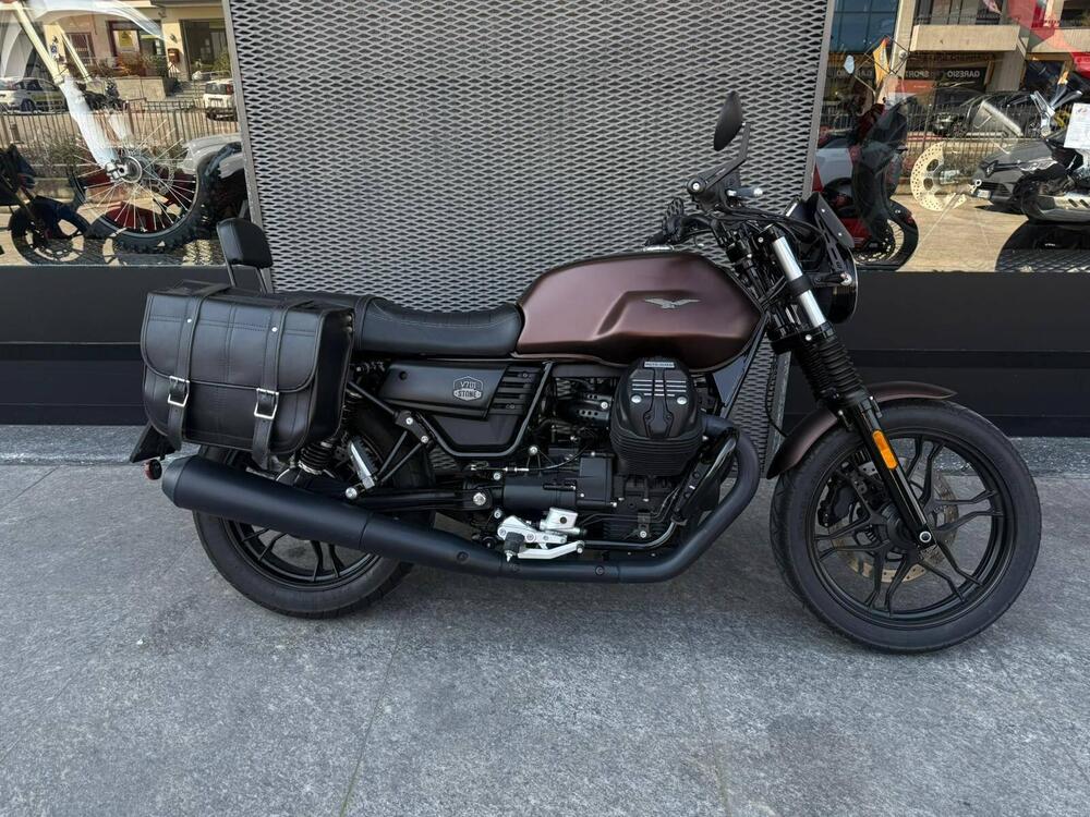 Moto Guzzi V7 III Stone Night Pack (2019 - 20) (11)
