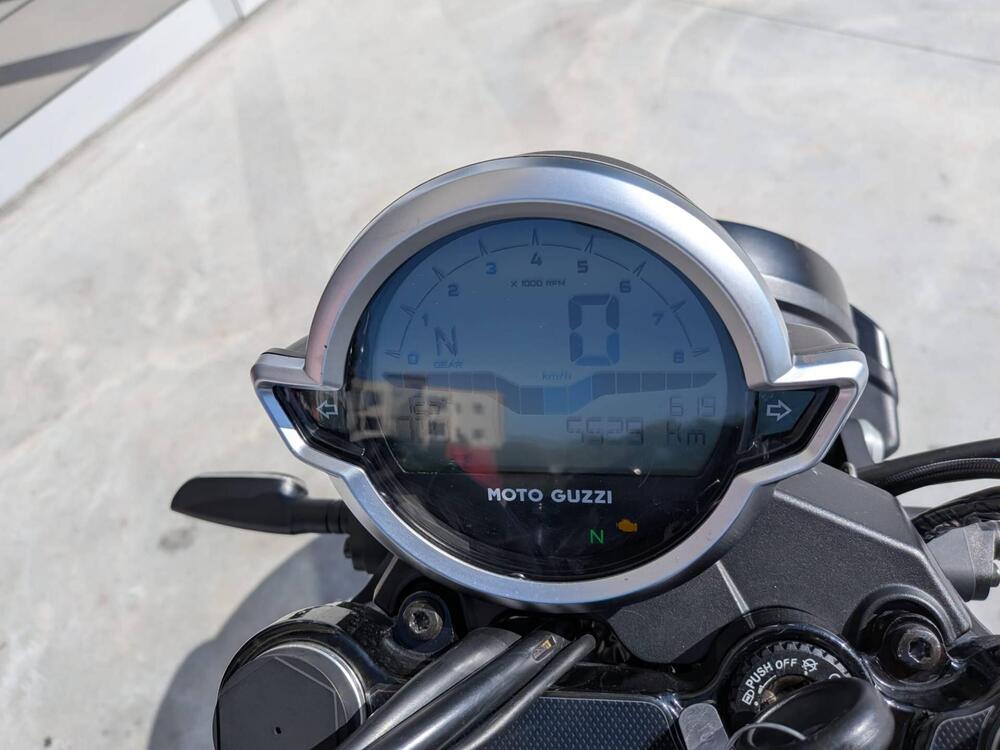 Moto Guzzi V7 Stone (2021 - 24) (5)