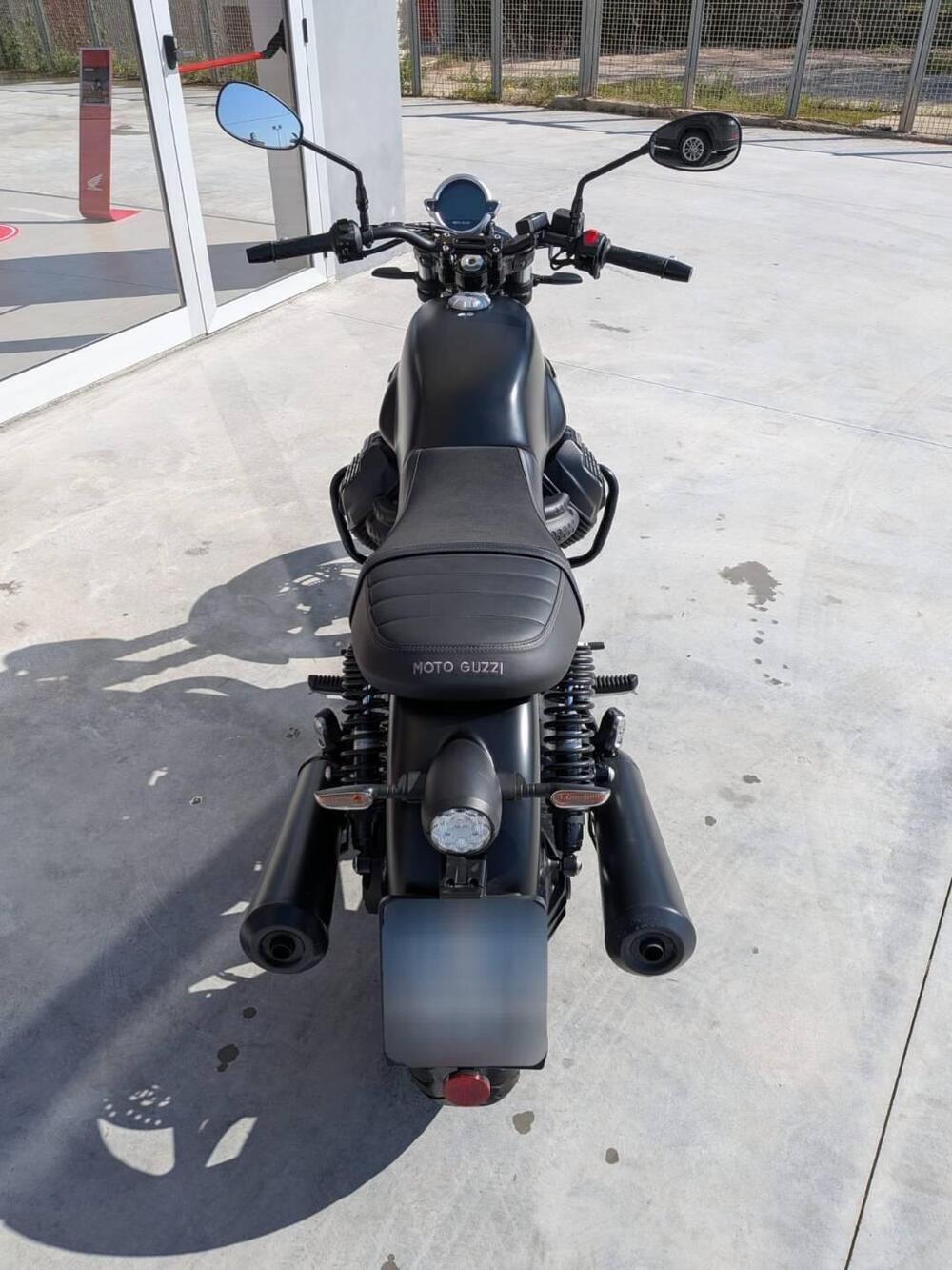 Moto Guzzi V7 Stone (2021 - 24) (4)