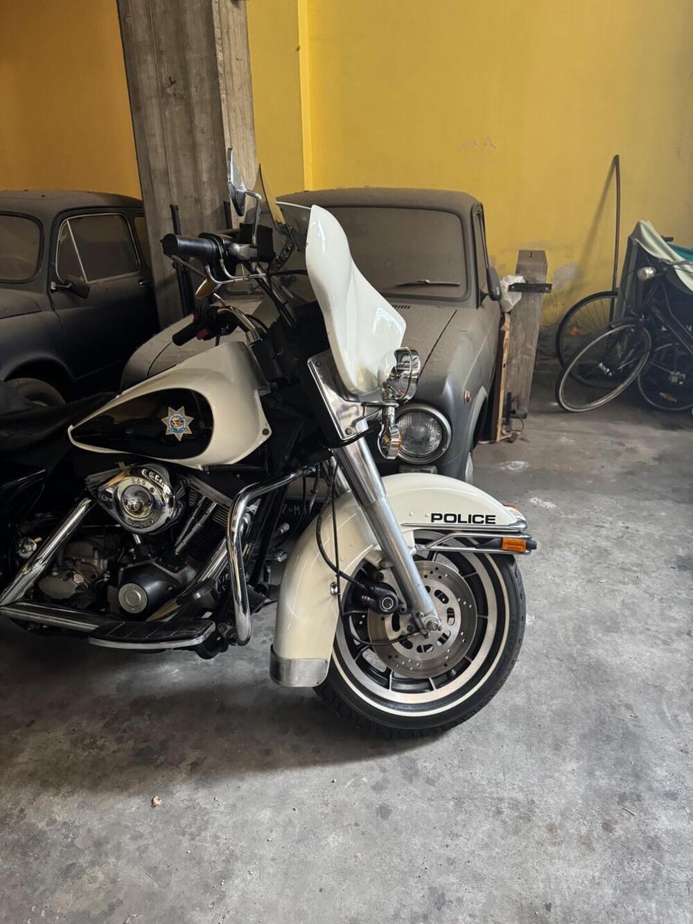 Harley-Davidson ELECTRA GLIDE STANDARD POLICE (FLHTP) (2)