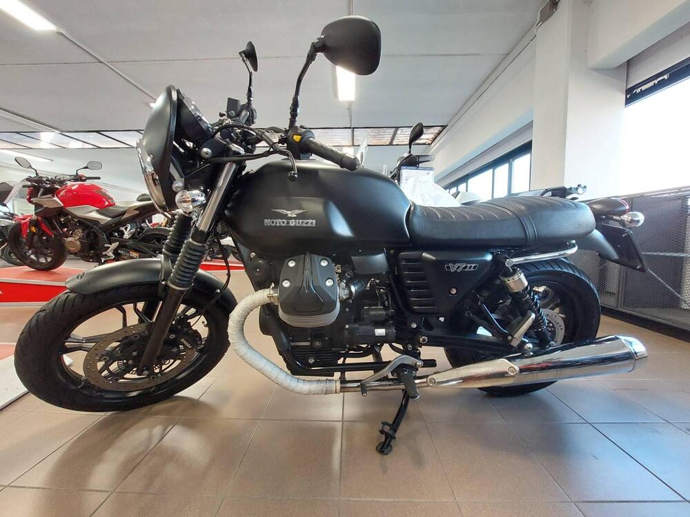Moto Guzzi V7 II Stone (2015 - 17)