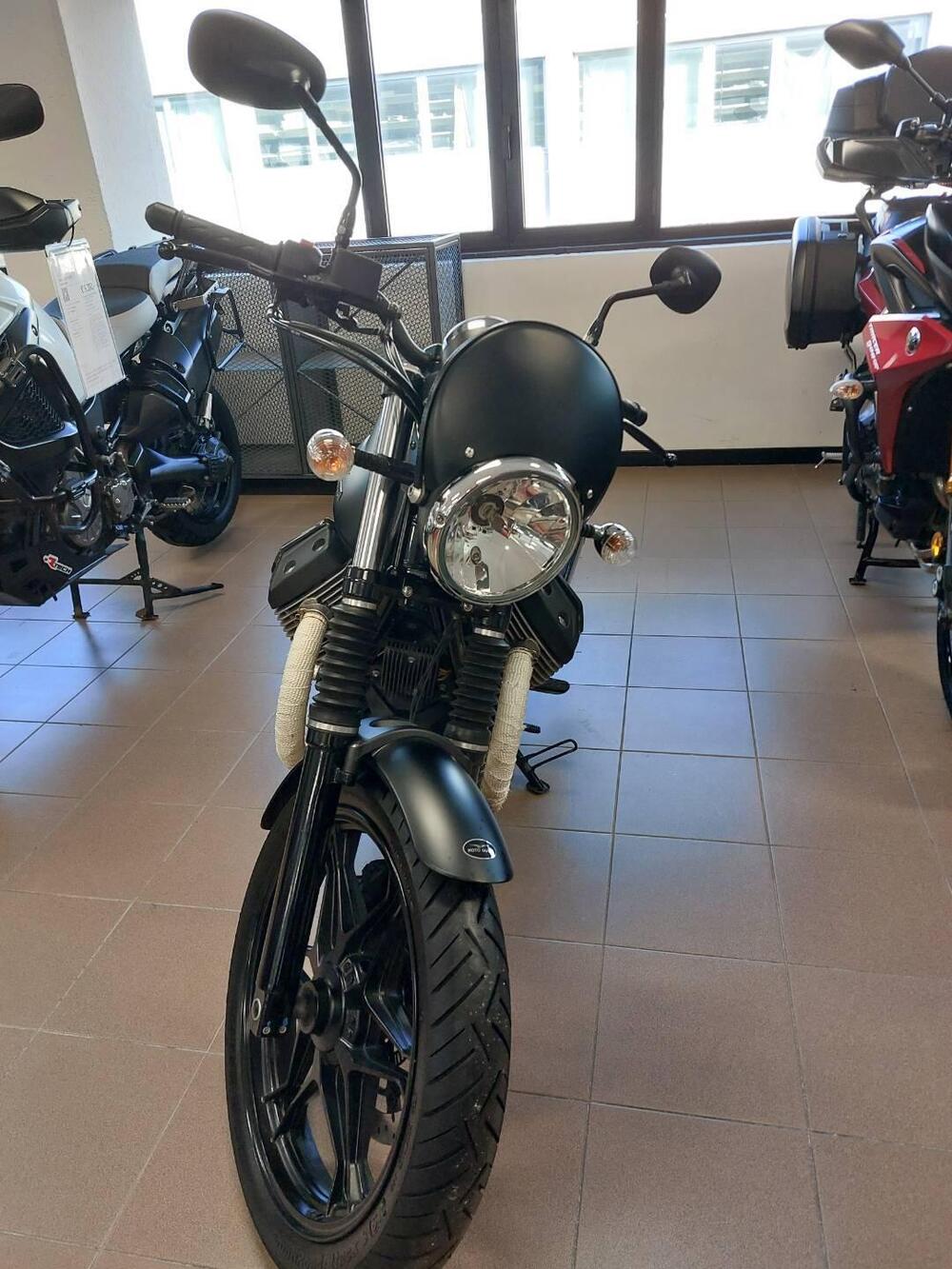 Moto Guzzi V7 II Stone (2015 - 17) (3)