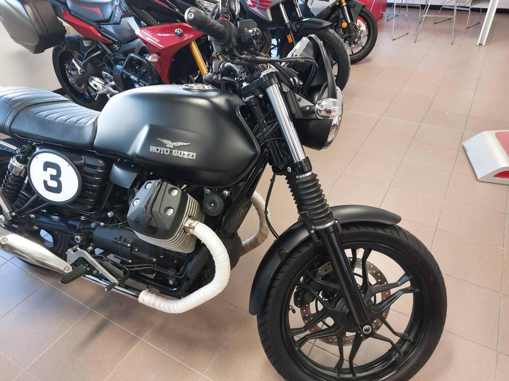 Moto Guzzi V7 II Stone (2015 - 17) (4)