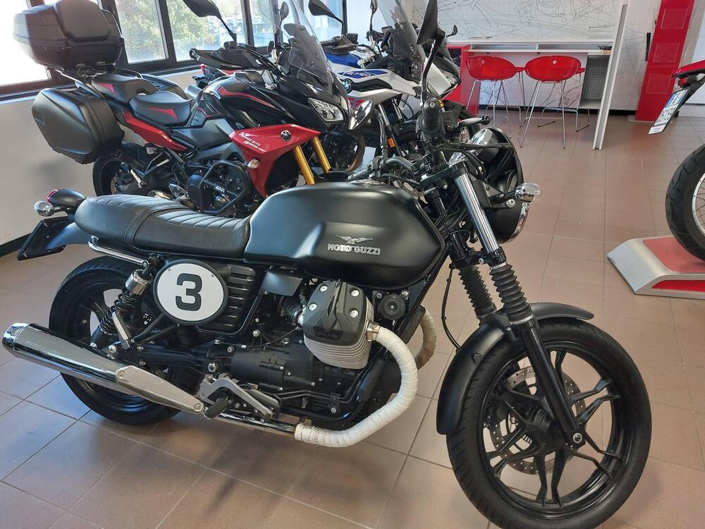 Moto Guzzi V7 II Stone (2015 - 17) (5)
