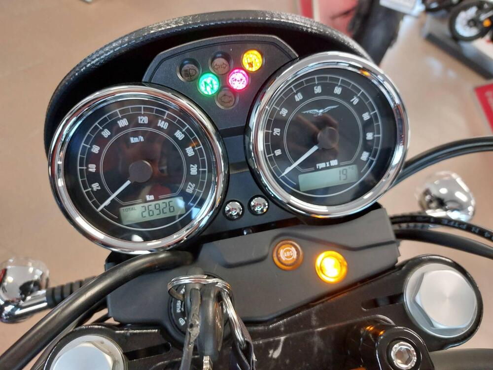 Moto Guzzi V7 II Stone (2015 - 17) (6)