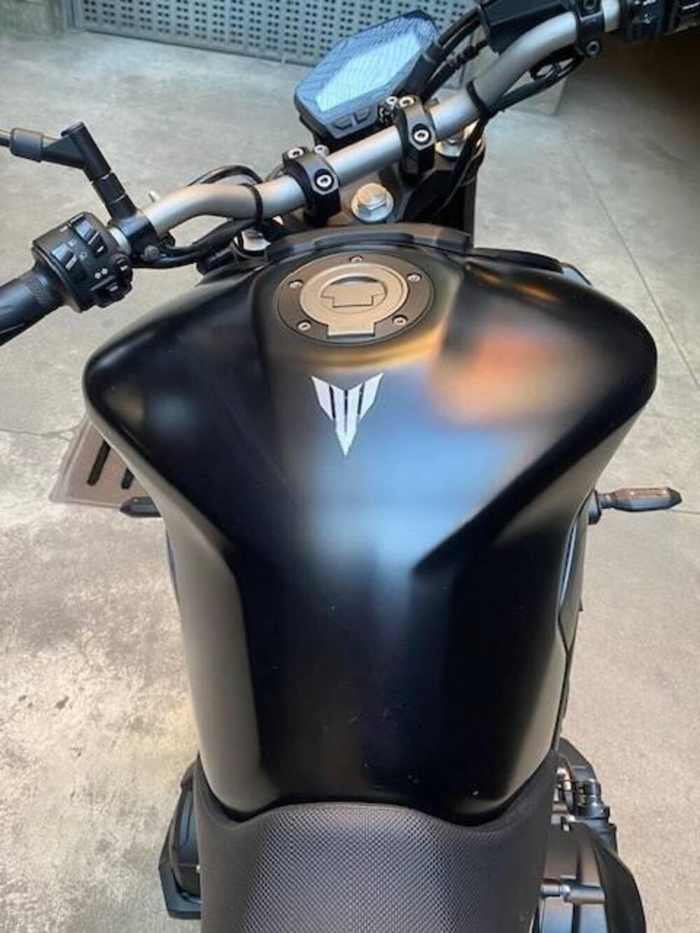 Yamaha MT-09 (2017 - 20) (3)