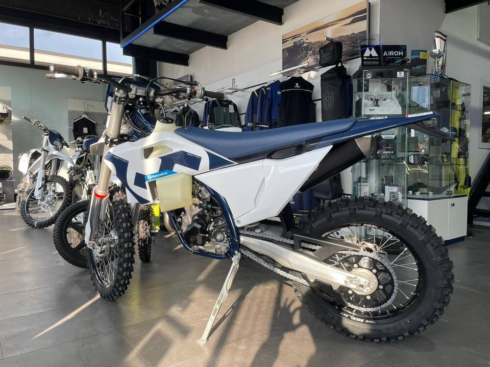 Husqvarna FE 250 (2026) (4)