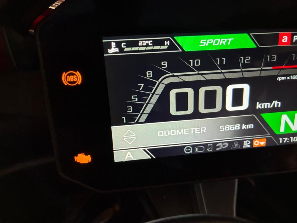 Aprilia RSV4 1100 Factory (2021 - 24) (6)