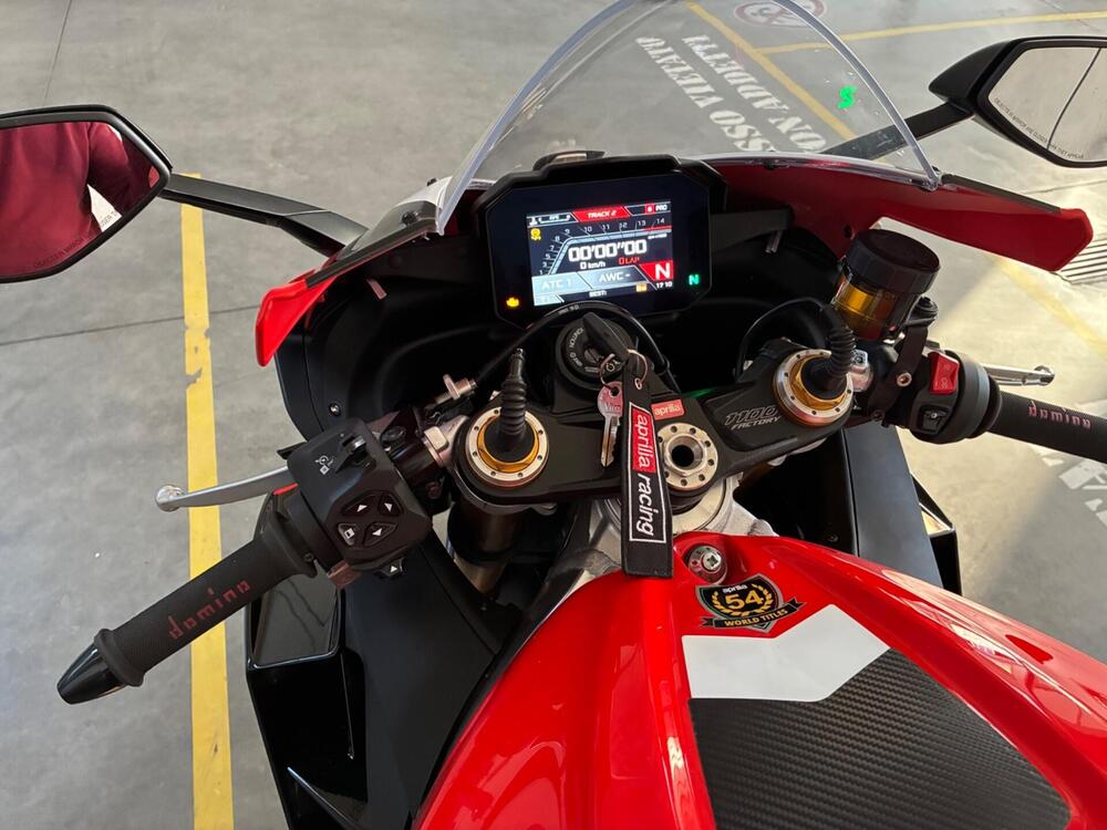 Aprilia RSV4 1100 Factory (2021 - 24) (7)