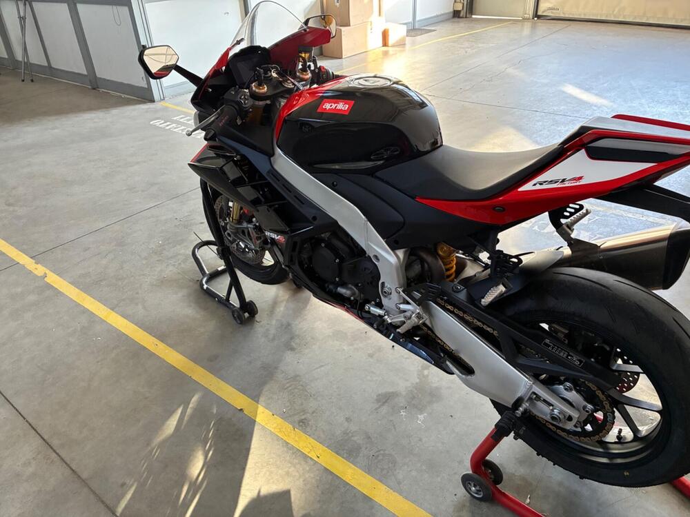 Aprilia RSV4 1100 Factory (2021 - 24) (8)