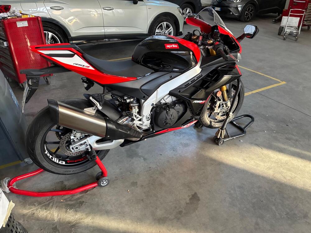 Aprilia RSV4 1100 Factory (2021 - 24) (2)