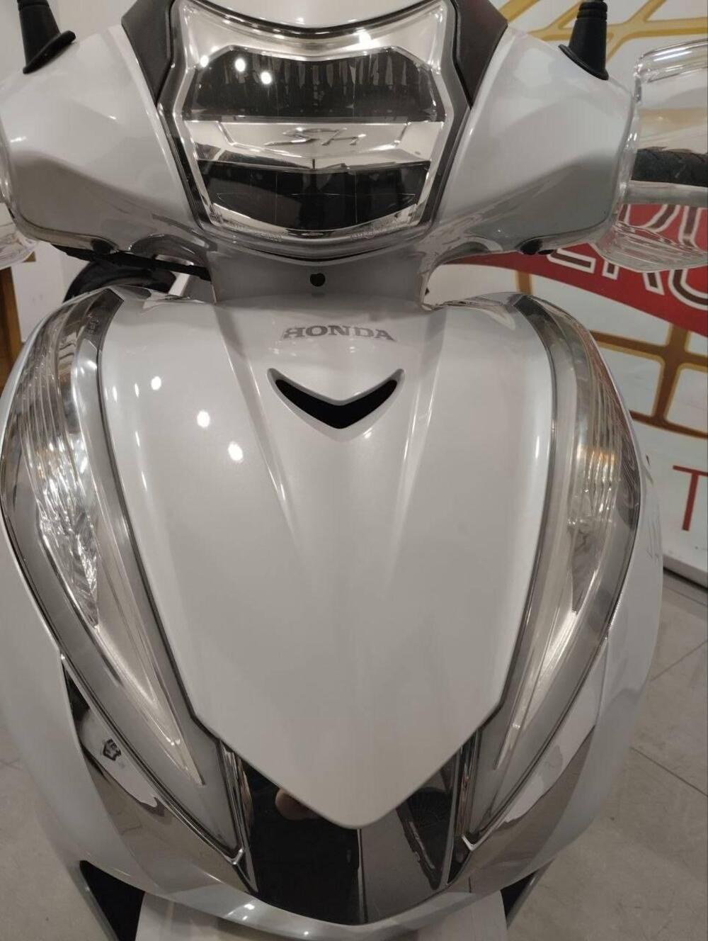 Honda SH 300 i ABS (2016 - 20) (4)