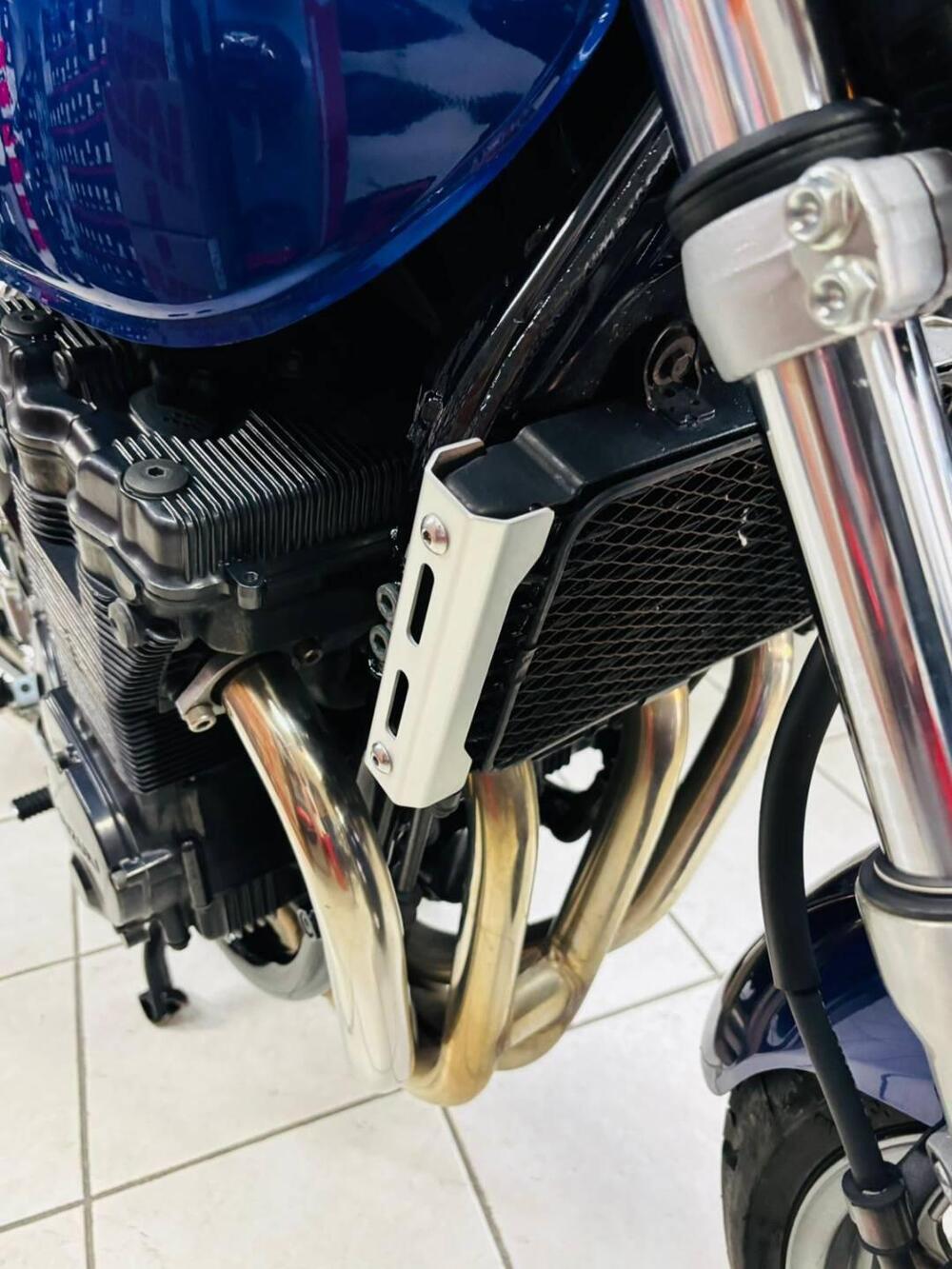 Suzuki GSX 750 (1998 - 03) (4)