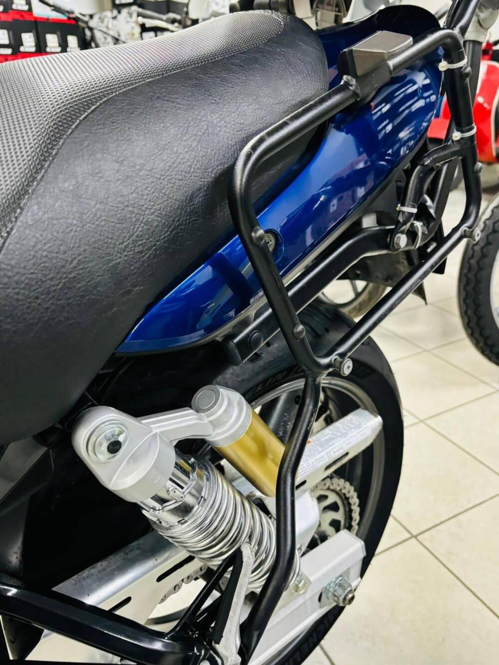 Suzuki GSX 750 (1998 - 03) (8)