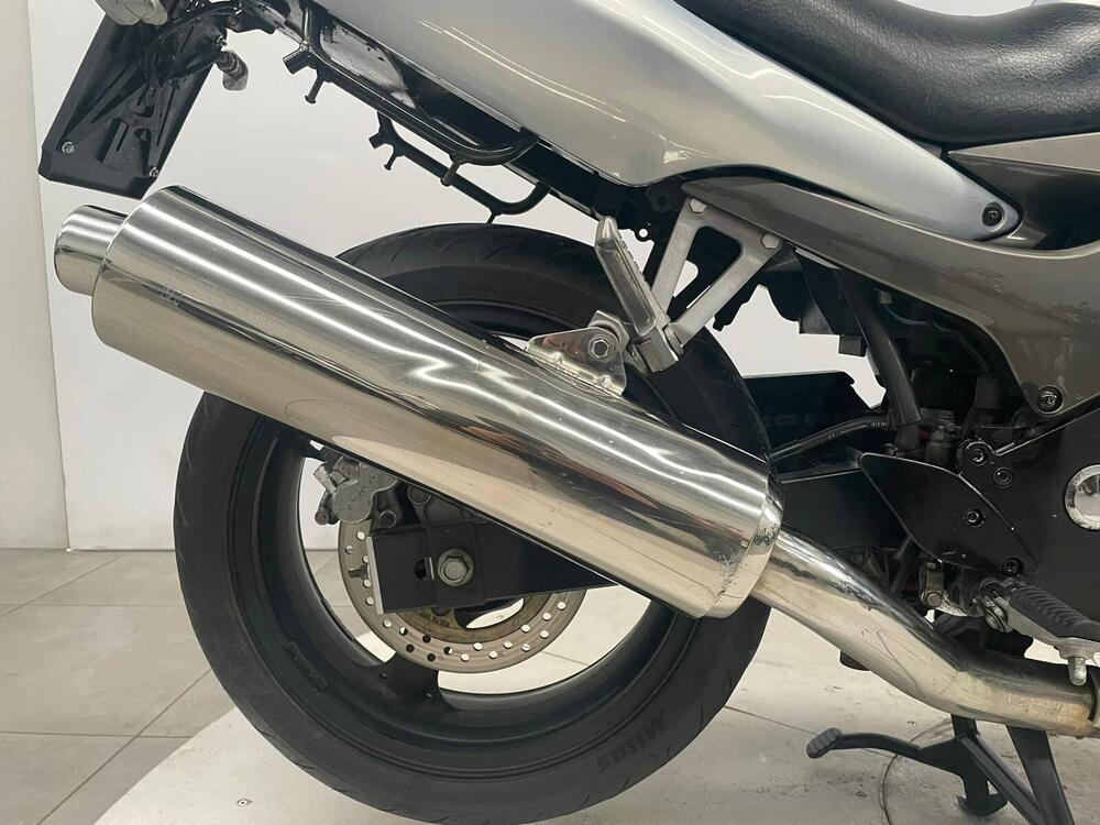 Kawasaki ZR-7 (2001 - 04) (2)