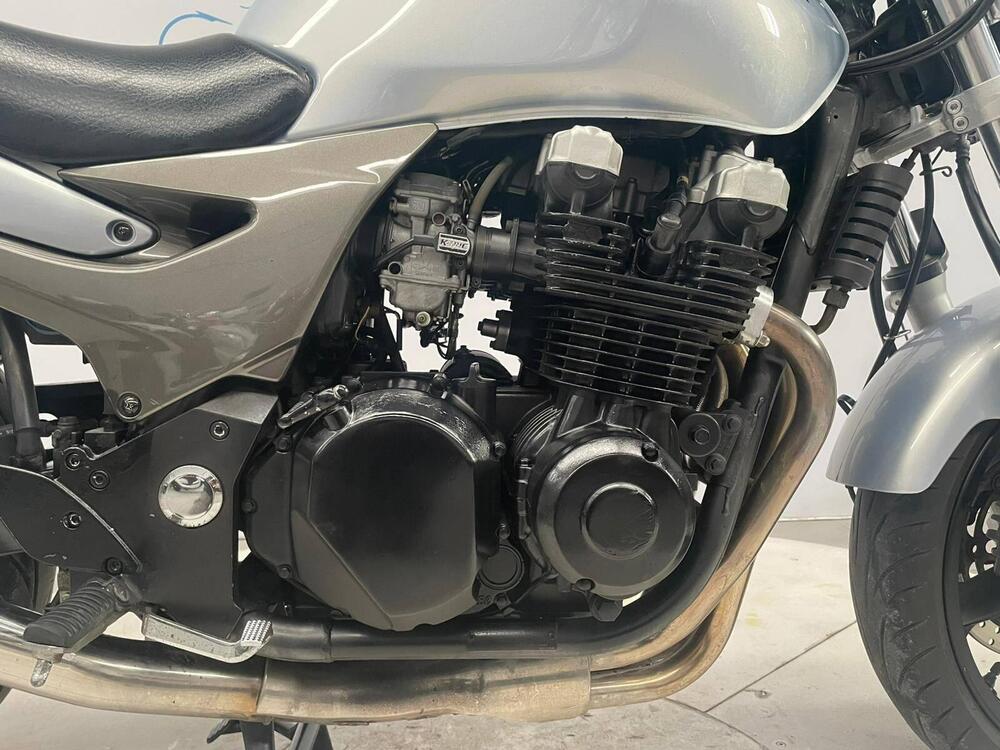 Kawasaki ZR-7 (2001 - 04) (3)