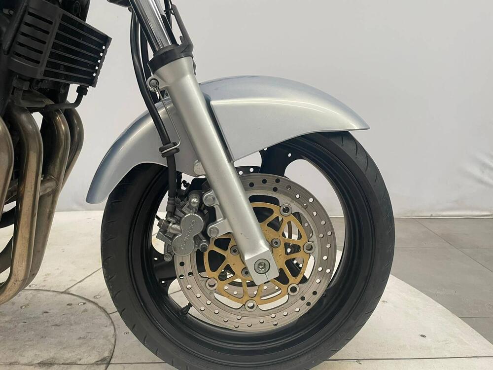 Kawasaki ZR-7 (2001 - 04) (4)