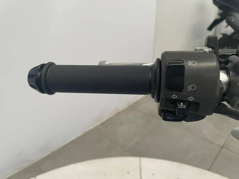 Kawasaki ZR-7 (2001 - 04) (5)