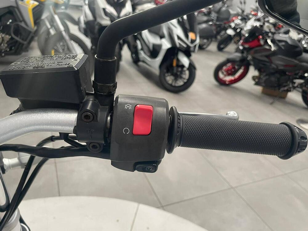 Kawasaki ZR-7 (2001 - 04) (6)