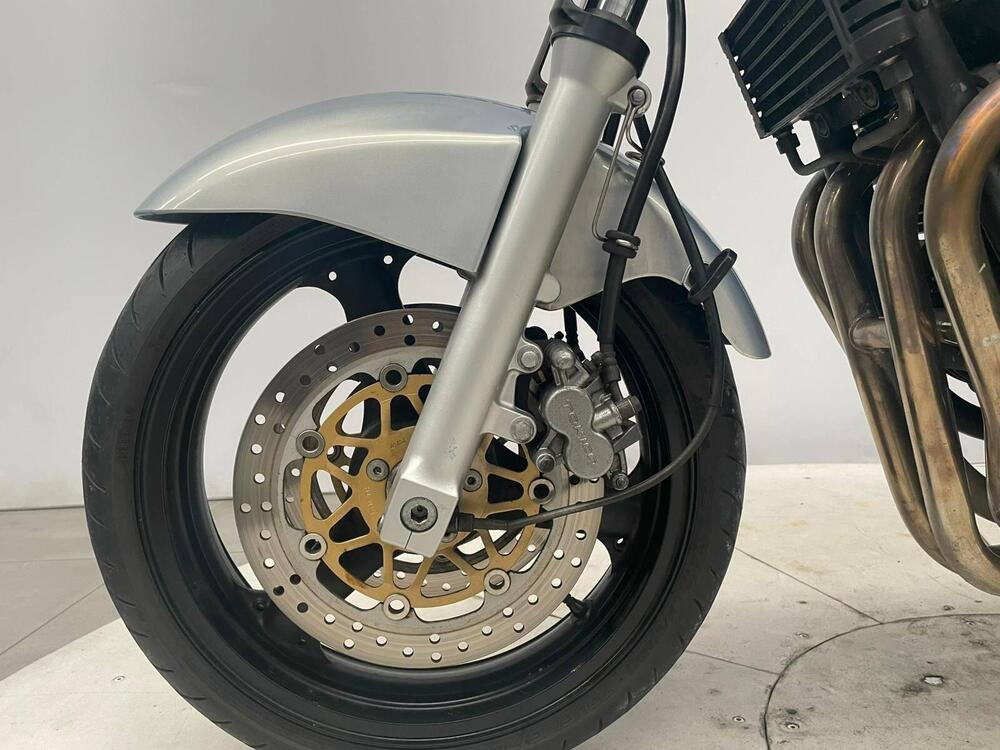 Kawasaki ZR-7 (2001 - 04) (13)