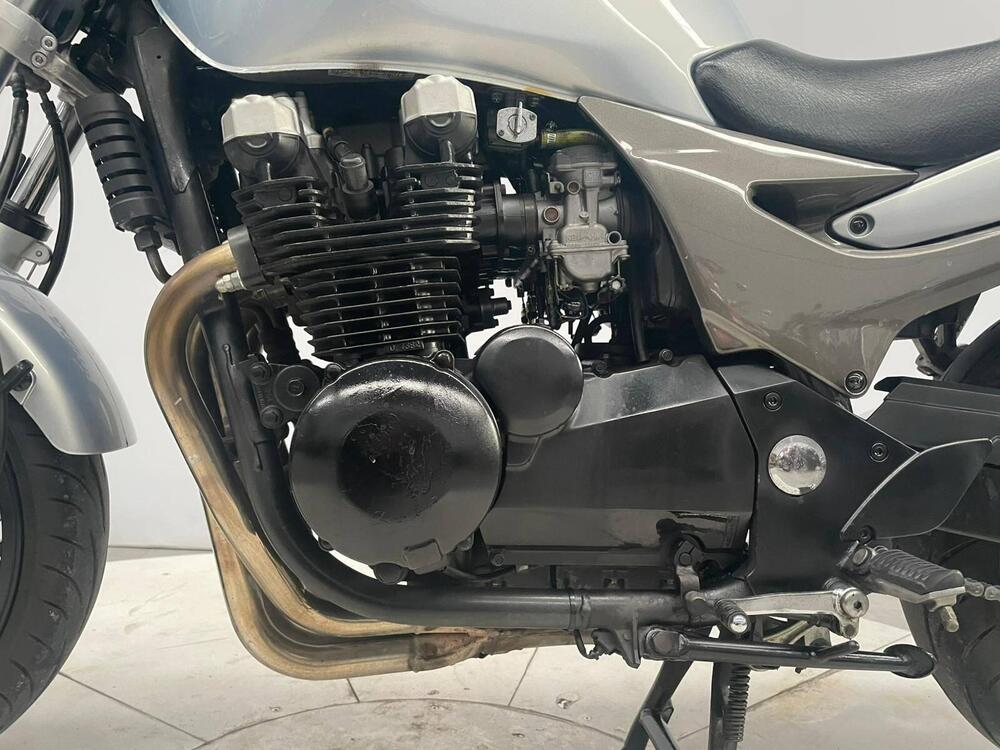 Kawasaki ZR-7 (2001 - 04) (14)