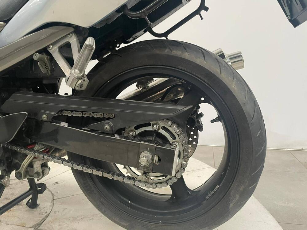 Kawasaki ZR-7 (2001 - 04) (15)