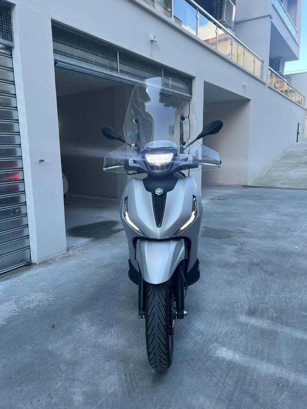 Piaggio Beverly 400 S ABS-ASR (2021 - 24) (2)