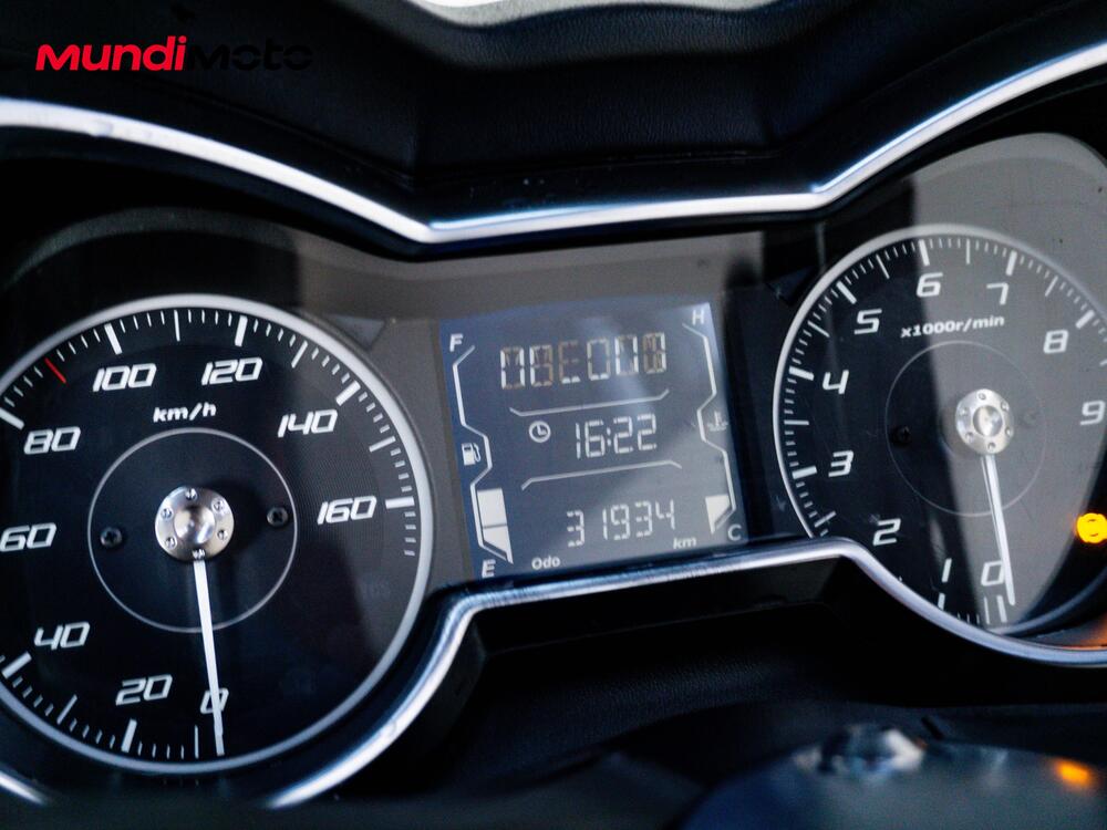 Yamaha X-Max 250 Iron Max ABS (2016) (11)