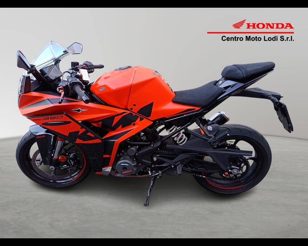 KTM RC 390 (2022 - 26) (3)