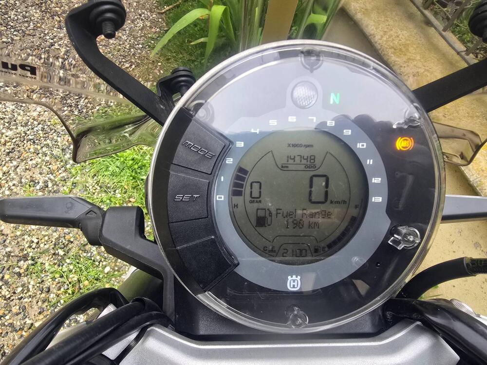 Husqvarna Svartpilen 401 (2021 - 23) (4)