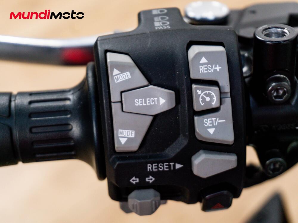 Kawasaki Z 900 SE (2025 - 26) (15)