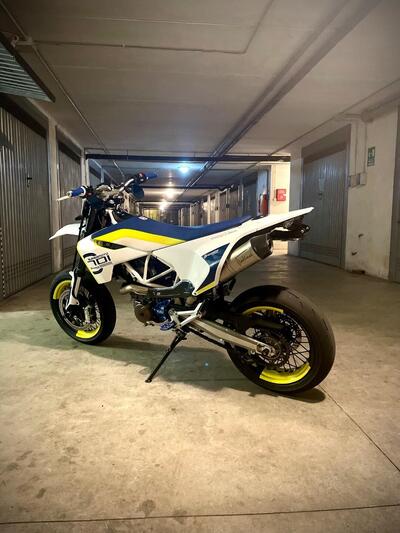 Husqvarna 701 Supermoto (2017 - 19) usata