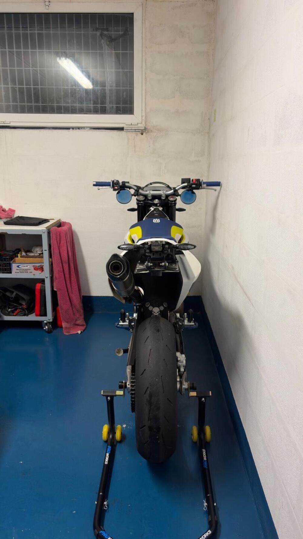 Husqvarna 701 Supermoto (2017 - 19) (2)