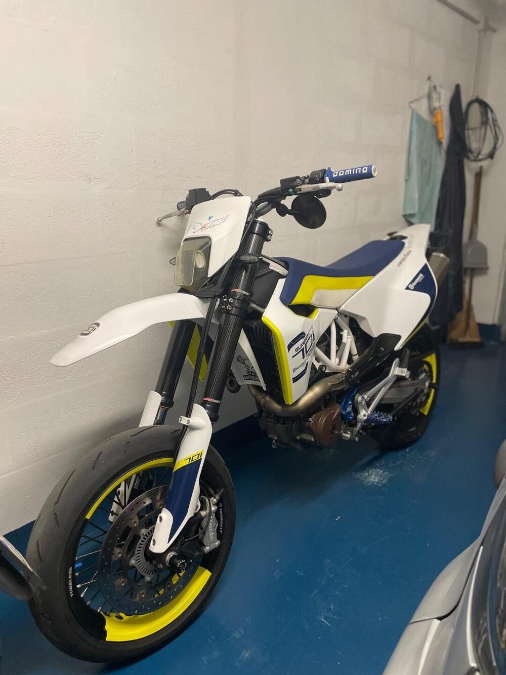 Husqvarna 701 Supermoto (2017 - 19) (4)