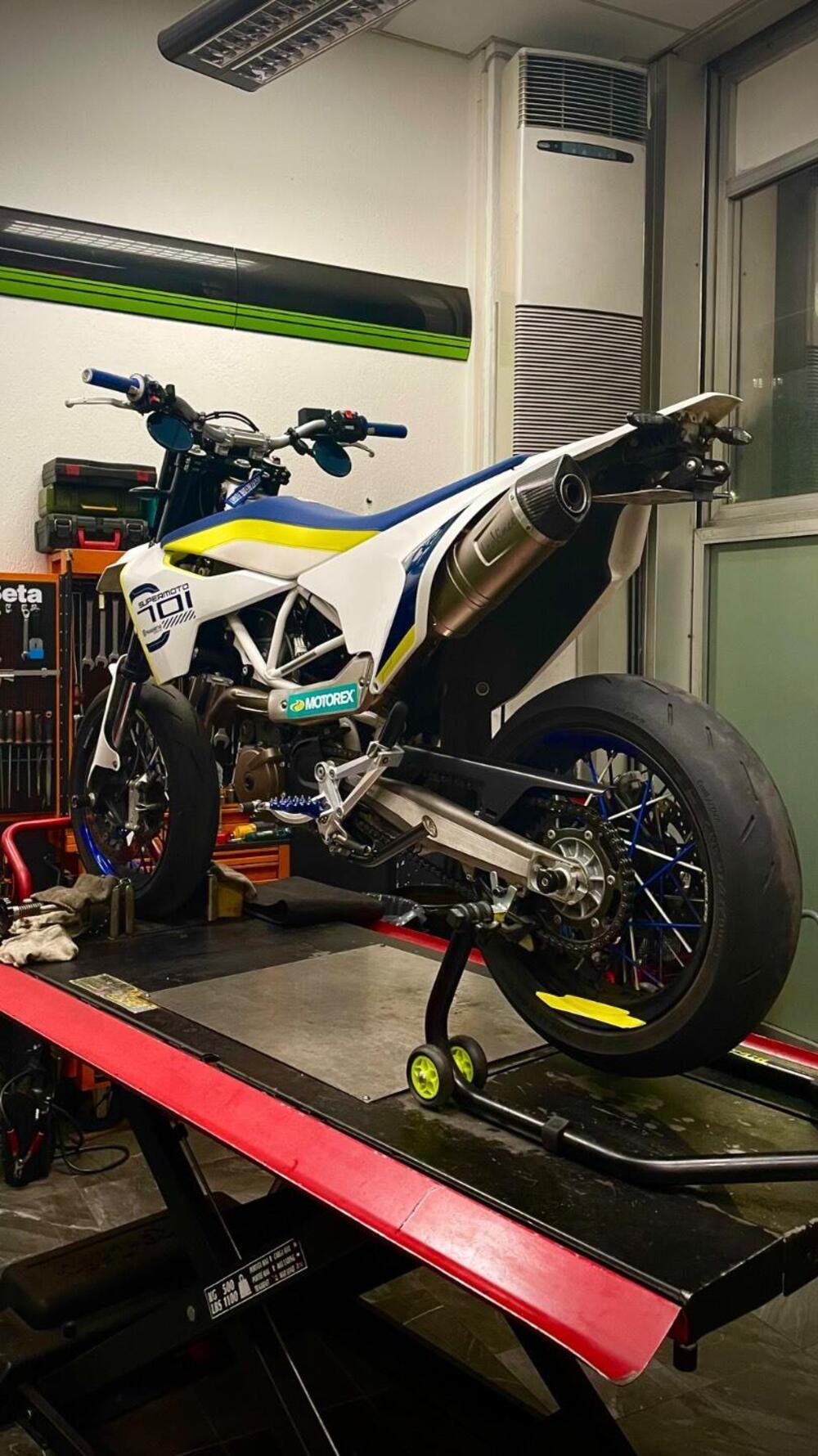 Husqvarna 701 Supermoto (2017 - 19) (5)
