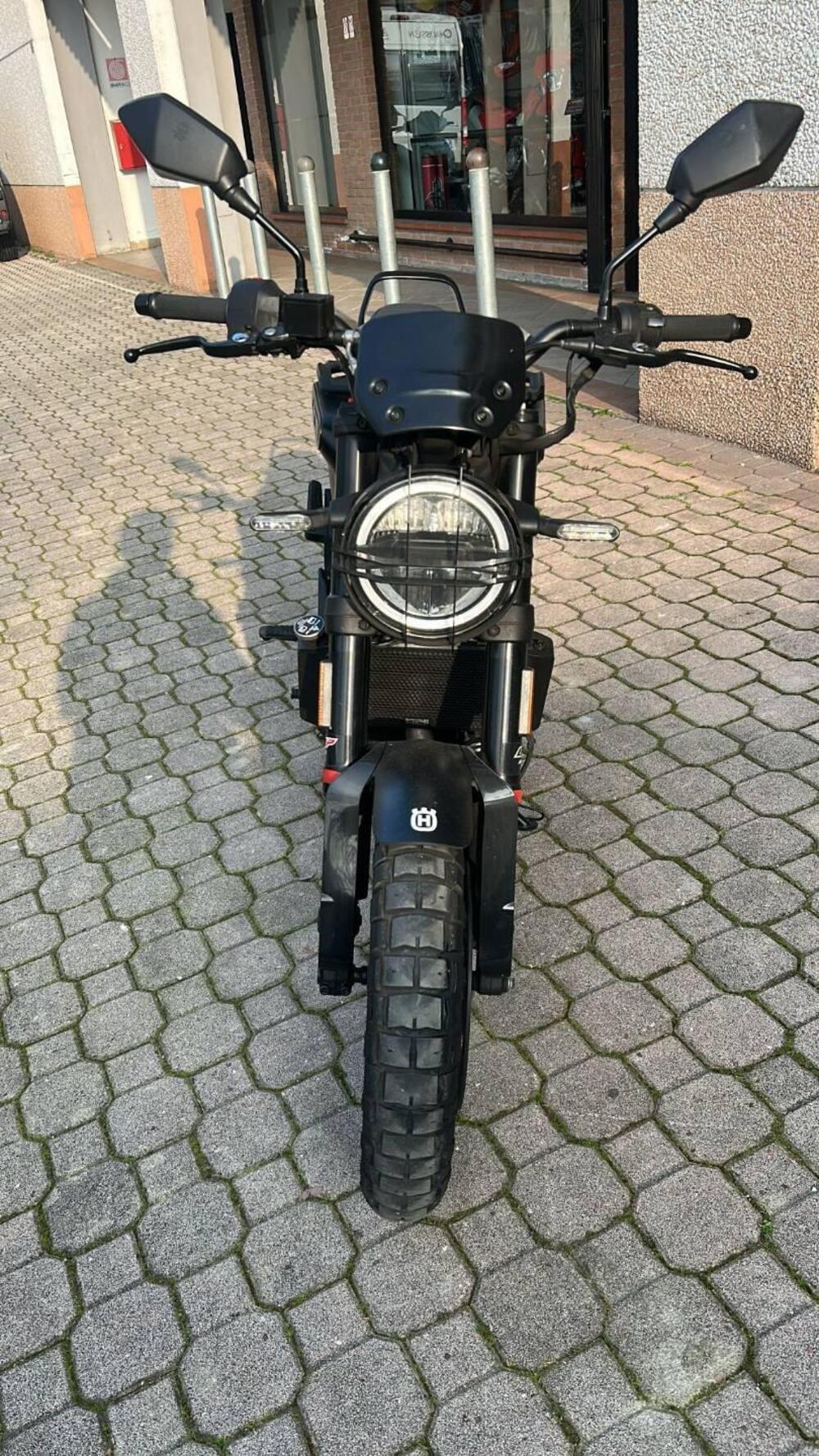 Husqvarna Svartpilen 401 (2021 - 23) (2)