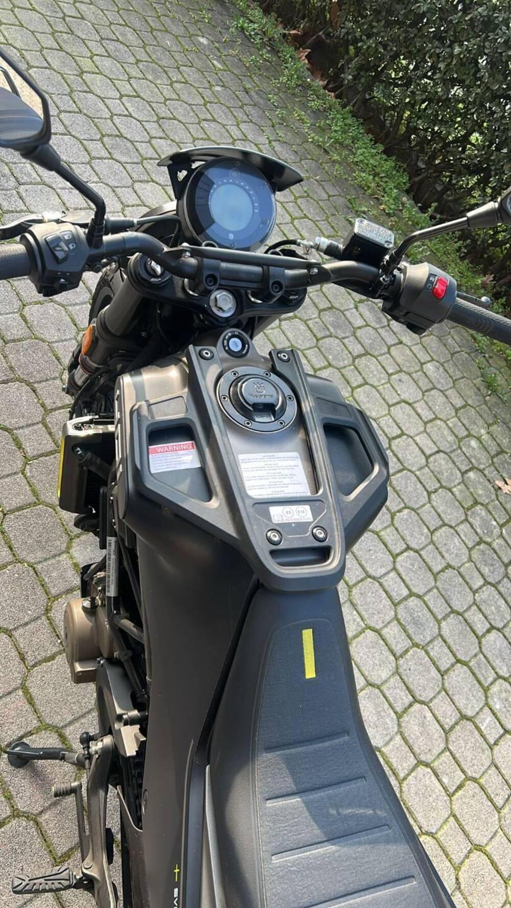 Husqvarna Svartpilen 401 (2021 - 23) (7)