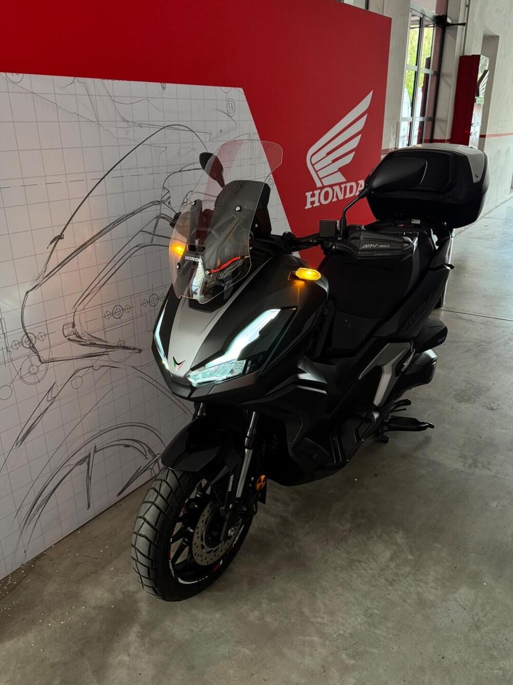 Honda ADV 350 Special Edition (2025 - 26) (2)