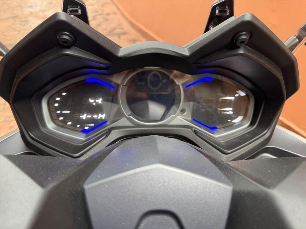 Kymco AK 550 Premium (2023 - 25) (9)