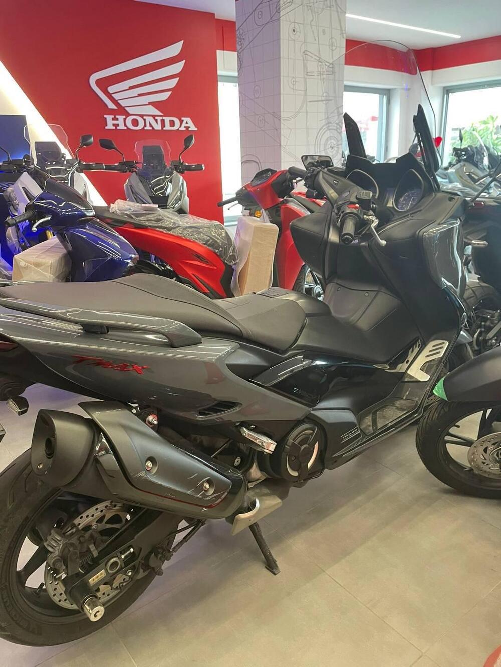 Yamaha T-Max 560 (2022 - 24) (5)
