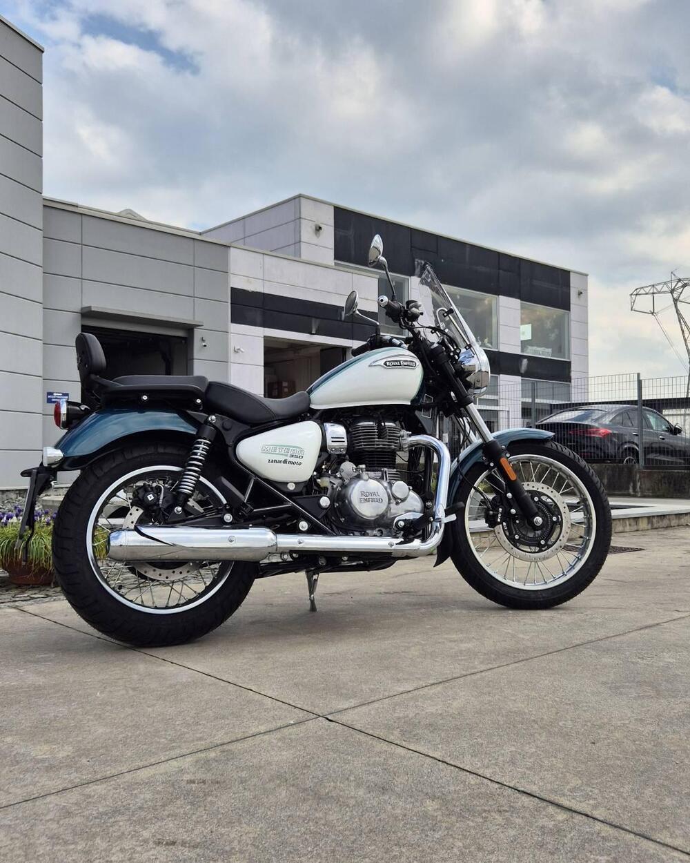 Royal Enfield Meteor 350 Aurora (2024 - 26) (2)