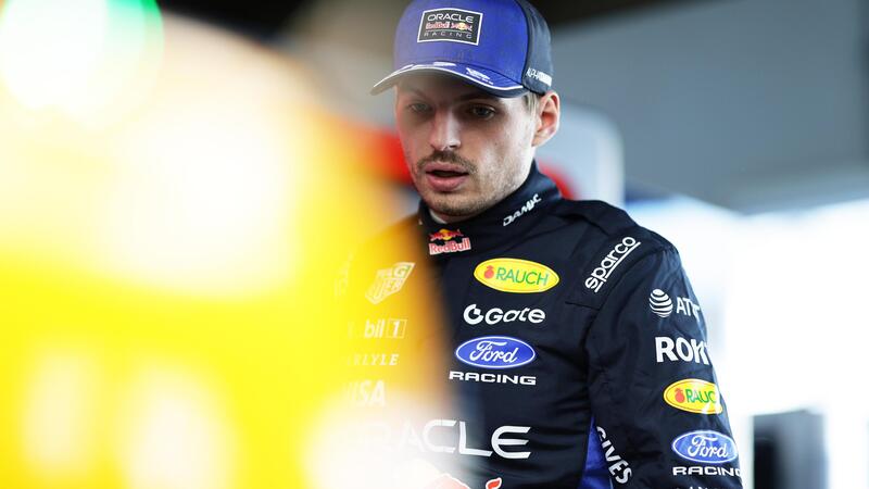 F1, Verstappen perde la pazienza a Suzuka: &ldquo;Non parlo finch&eacute; non se ne va&rdquo;, cacciato un giornalista. Ecco perch&eacute;