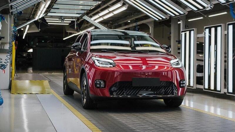 GAC avvia la produzione della AION UT in Austria: il costruttore cinese assembla in Europa con Magna